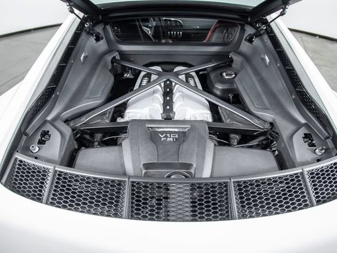 Used 2018 Audi R8 V10 w/ Premium Package RWD image 20