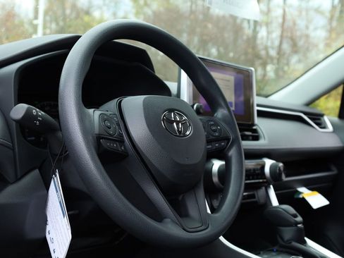 New 2025 Toyota RAV4 XLE image 6