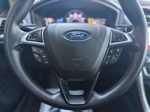 Used 2018 Ford Fusion SE w/ Fusion SE Technology Package FWD image 40