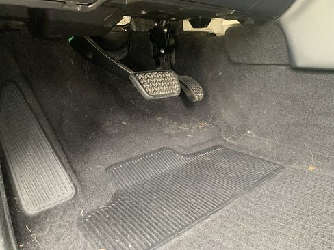 Used 2020 Lexus LX 570 4WD w/ Luxury Package image 17