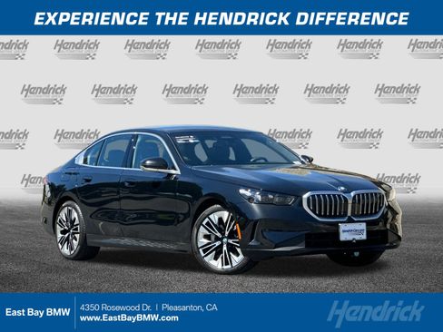 Certified 2026 BMW 530i RWD image 1