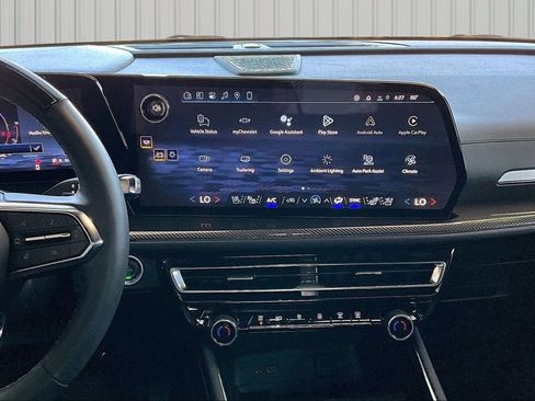 Used 2025 Chevrolet Traverse High Country AWD/4WD image 3