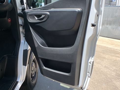 Used 2025 Mercedes-Benz Sprinter 2500 image 18