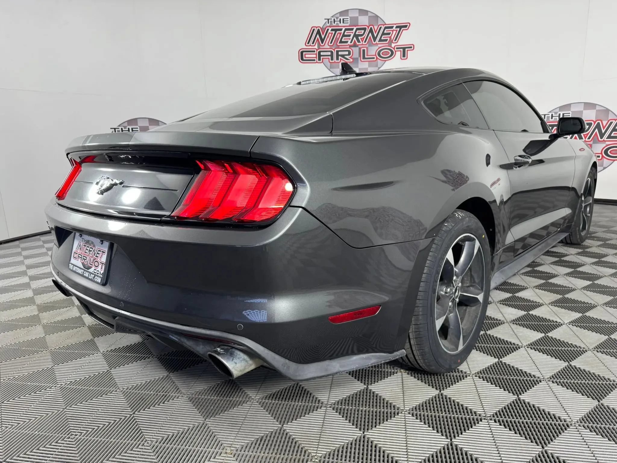 Used 2020 Ford Mustang Coupe RWD image 22