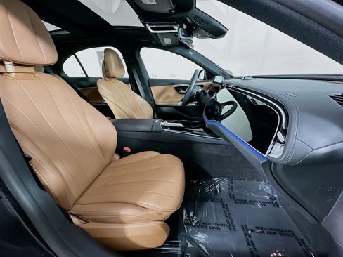 Used 2024 Mercedes-Benz E 350 4MATIC Sedan image 32