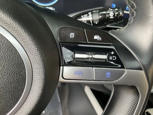 Used 2024 Hyundai Elantra Limited image 32