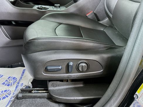 Used 2024 GMC Terrain SLT image 17