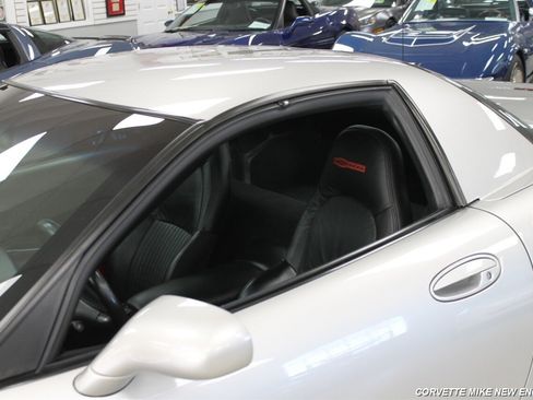Used 2004 Chevrolet Corvette Z06 w/ Memory Package RWD image 16
