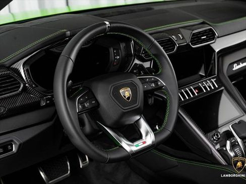 Used 2022 Lamborghini Urus AWD/4WD image 36