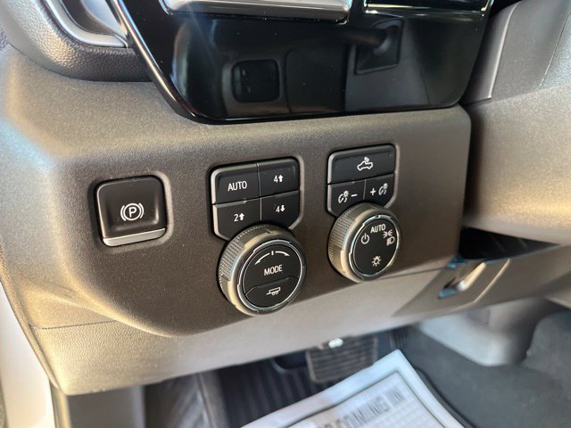 Used 2022 Chevrolet Silverado 1500 LT w/ Z71 Off-Road Package AWD/4WD image 15