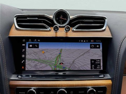 Used 2023 Bentley Bentayga Extended Wheelbase image 35