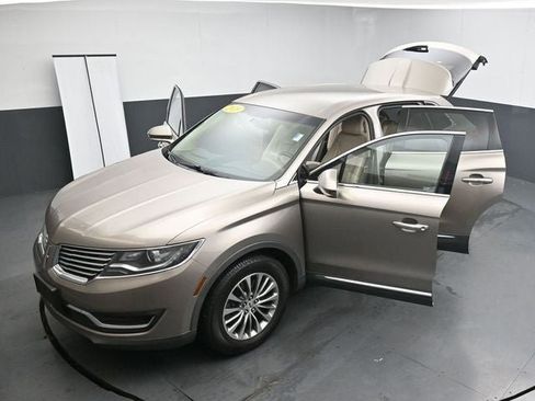 Used 2018 Lincoln MKX Select FWD image 36