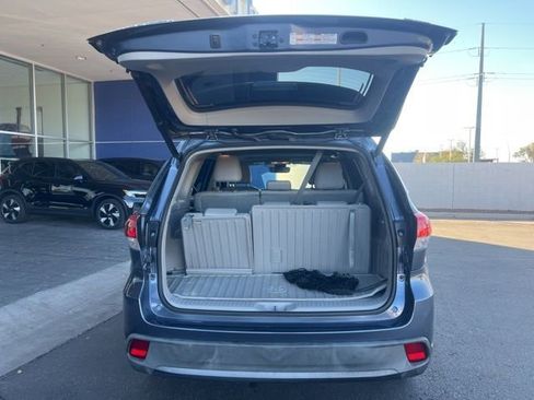 Used 2019 Toyota Highlander XLE image 28