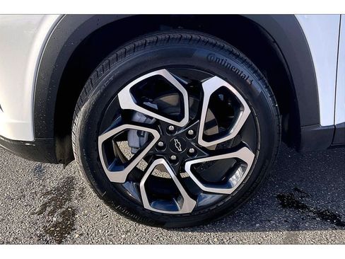 Used 2025 Chevrolet Trax RS w/ Sunroof Package image 10