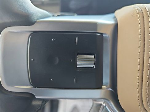 Used 2024 Land Rover Discovery Metropolitan Edition image 19