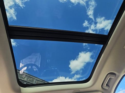 Certified 2025 Volvo XC90 T8 Plus w/ Protection Package Premier image 24