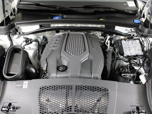 Certified 2026 Porsche Macan image 41