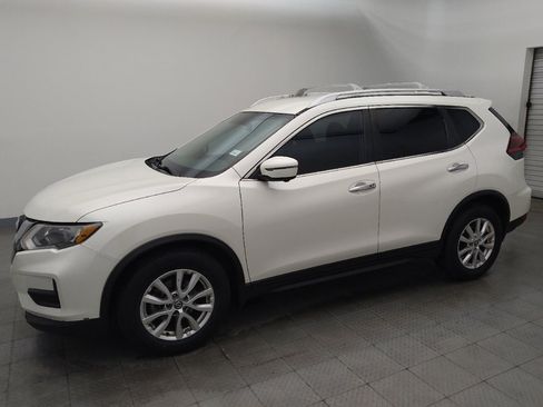 Used 2017 Nissan Rogue SV w/ SV Premium Package FWD image 2