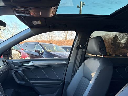 Used 2022 Volkswagen Tiguan SE R-Line image 22