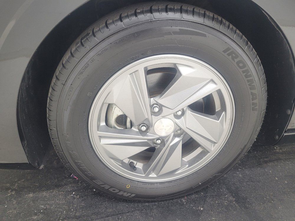 Used 2024 Hyundai Elantra SE FWD image 31
