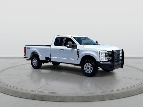 Used 2024 Ford F250 XLT AWD/4WD image 2