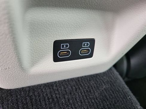 Used 2024 Genesis G70 2.5T image 7