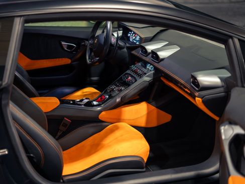 Used 2015 Lamborghini Huracan LP 610-4 AWD/4WD image 4
