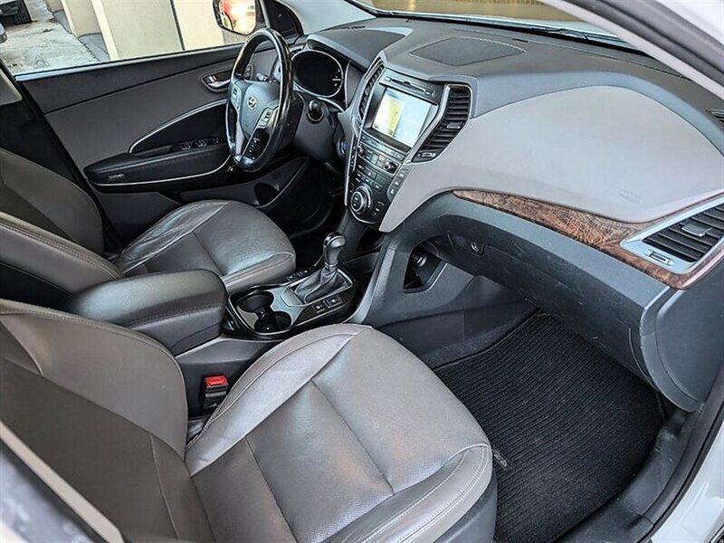 Used 2017 Hyundai Santa Fe FWD image 4