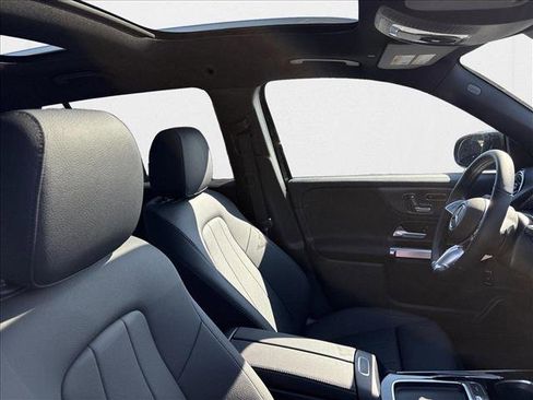 New 2025 Mercedes-Benz GLB 250 4MATIC image 24