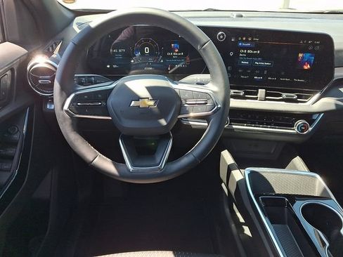 Used 2025 Chevrolet Equinox LT FWD image 11