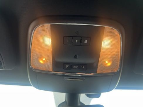 Used 2017 Jeep Grand Cherokee Altitude image 31