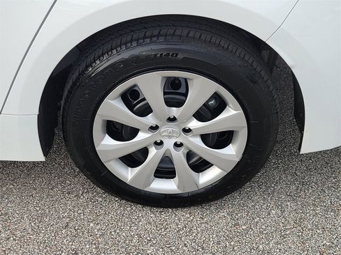 Used 2025 Toyota Corolla LE image 5