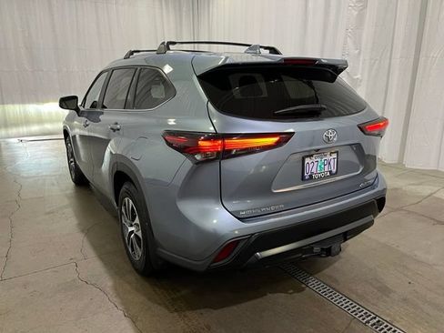Certified 2024 Toyota Highlander XLE AWD/4WD image 6