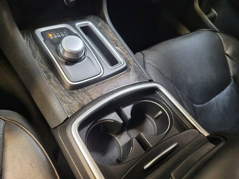 Used 2019 Chrysler 300 Limited RWD image 26