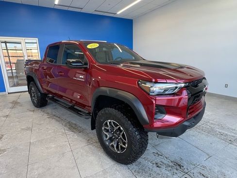 Used 2025 Chevrolet Colorado ZR2 w/ Technology Package image 3
