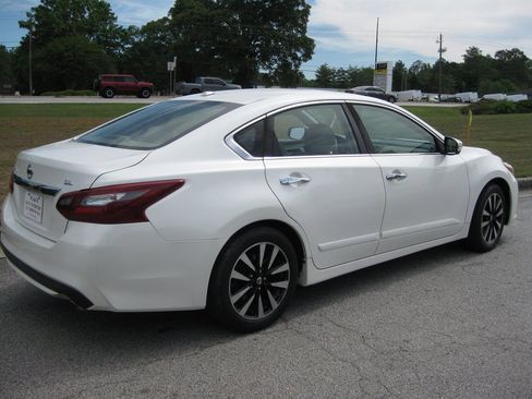 Used 2018 Nissan Altima 2.5 SL w/ 2.5 SL Technology Package FWD image 7