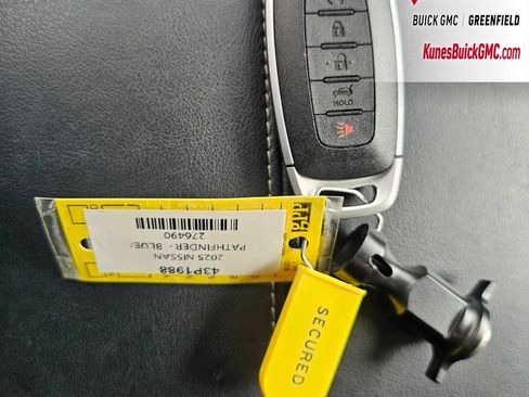 Used 2025 Nissan Pathfinder SV AWD/4WD image 18