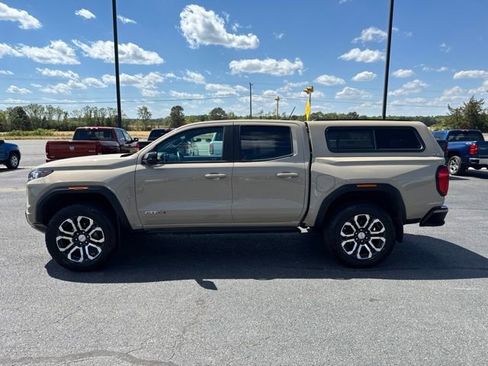 Used 2024 GMC Canyon AT4 w/ AT4 Premium Package AWD/4WD image 18