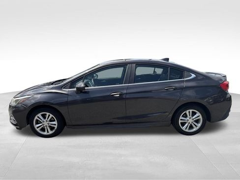 Used 2017 Chevrolet Cruze LT w/ Convenience Package FWD image 2