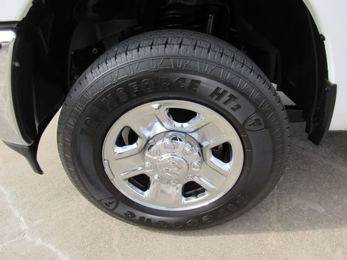 Used 2026 RAM 2500 Tradesman w/ Chrome Appearance Group AWD/4WD image 10