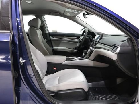 Used 2018 Honda Accord LX image 32