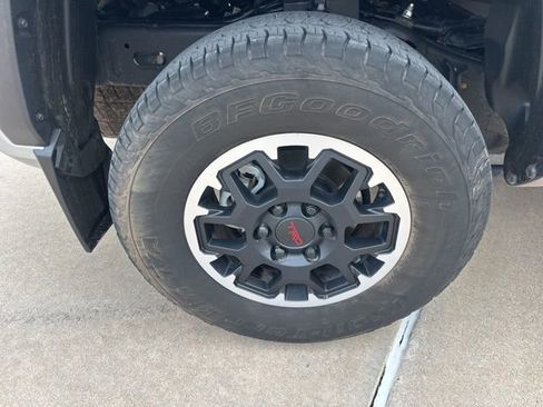 Used 2024 Toyota Tacoma TRD Off-Road image 10