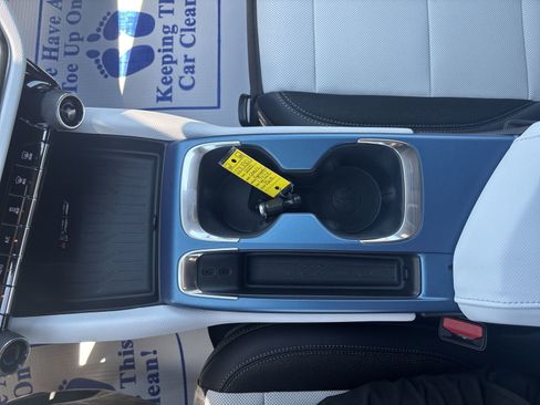 Used 2025 Chevrolet Equinox EV LT FWD image 23