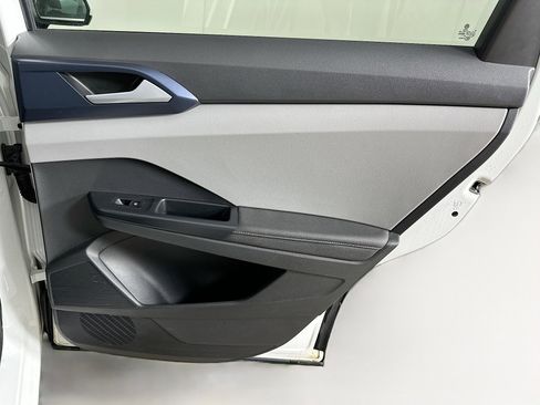 Used 2024 Volkswagen Taos SE image 28