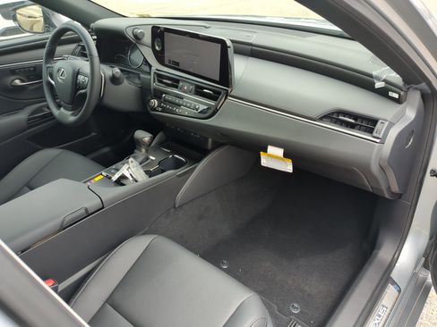 New 2025 Lexus ES 300h w/ Premium Package image 11