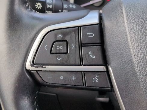 Used 2022 Toyota Highlander XLE FWD image 25