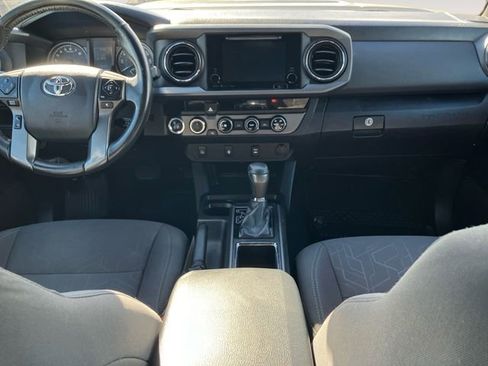 Used 2017 Toyota Tacoma TRD Sport w/ Tow Package (A/T) image 10