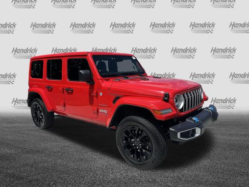 Used 2024 Jeep Wrangler Unlimited Sahara w/ Technology Group AWD/4WD image 2