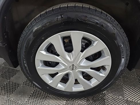 Used 2018 Nissan Rogue S AWD/4WD image 13