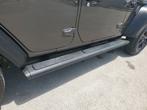 Used 2020 Jeep Wrangler Unlimited Sport image 31